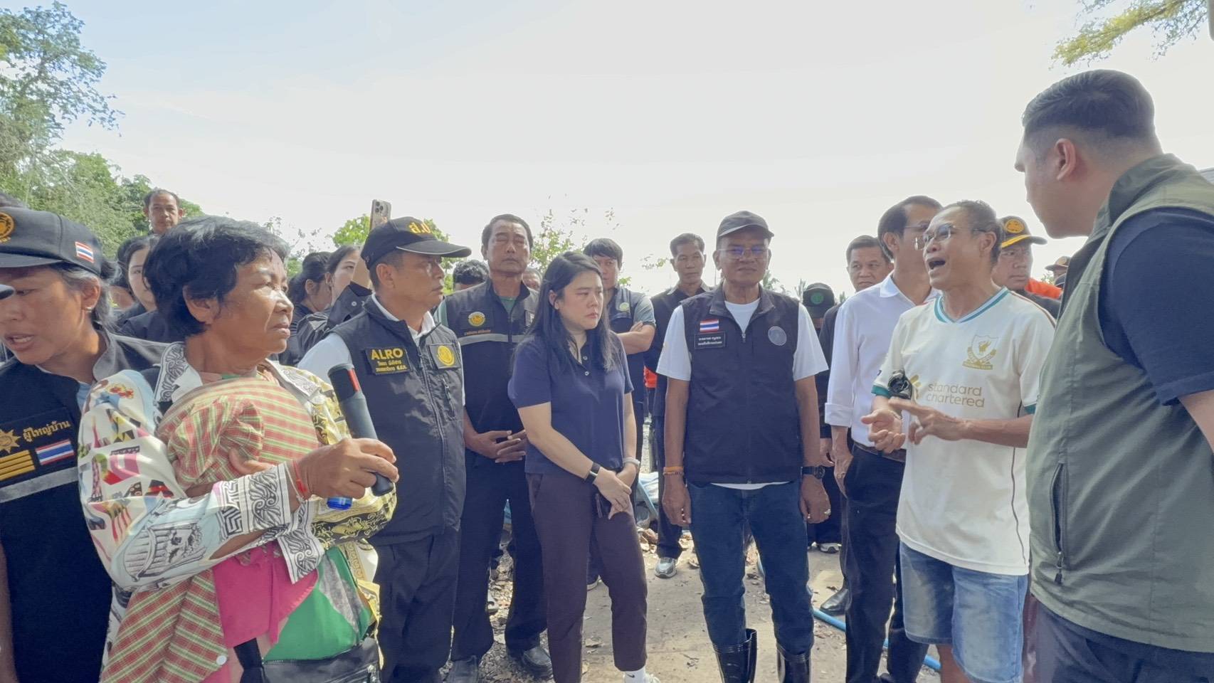 title - รมช.เกษตรฯ พร้อม ส.ป.ก. มอบถุงยังชีพ ส่งกำลังใจช่วยเหลือผู้ประสบอุทกภัยชาวปราจีนบุรี